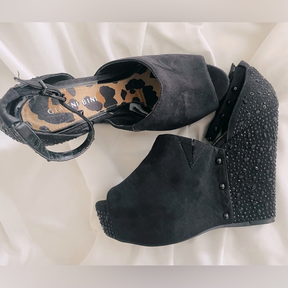 Gianni Bini suede platforms with beading